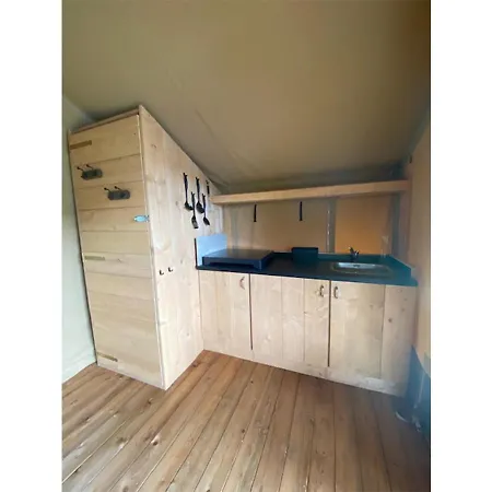 Minicamping De Lindenhoeve - Safaritent Schaapje Nistelrode